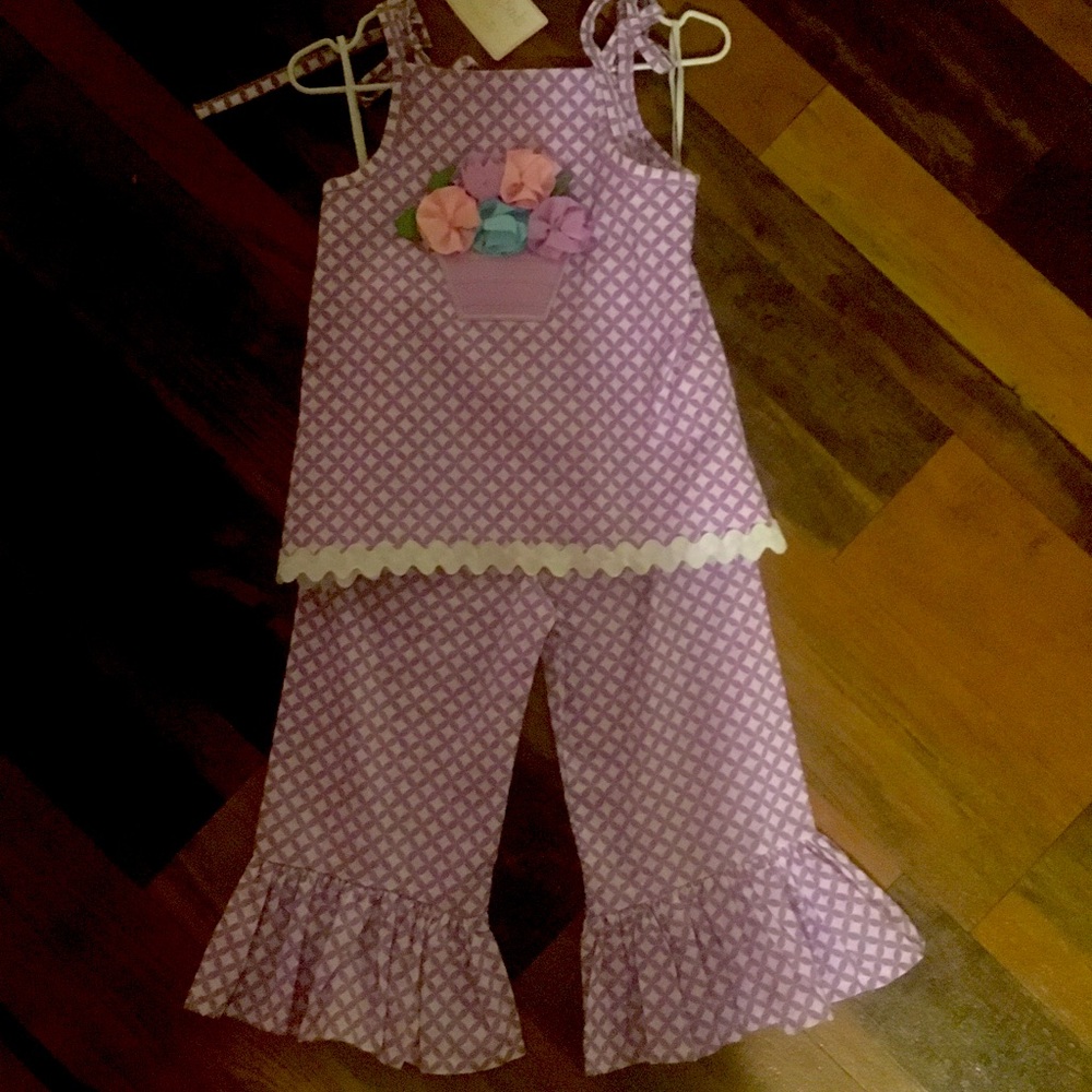 Adorable matching top and pants purple patterned top and pants
